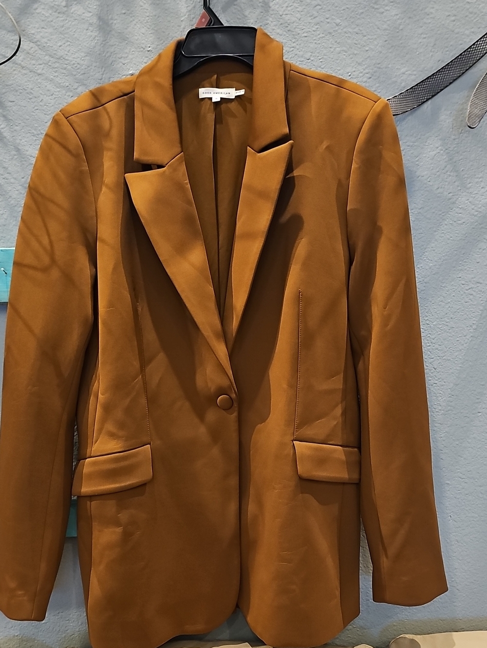 GOOD AMERICAN Single-Button Blazer in Warm Caramel